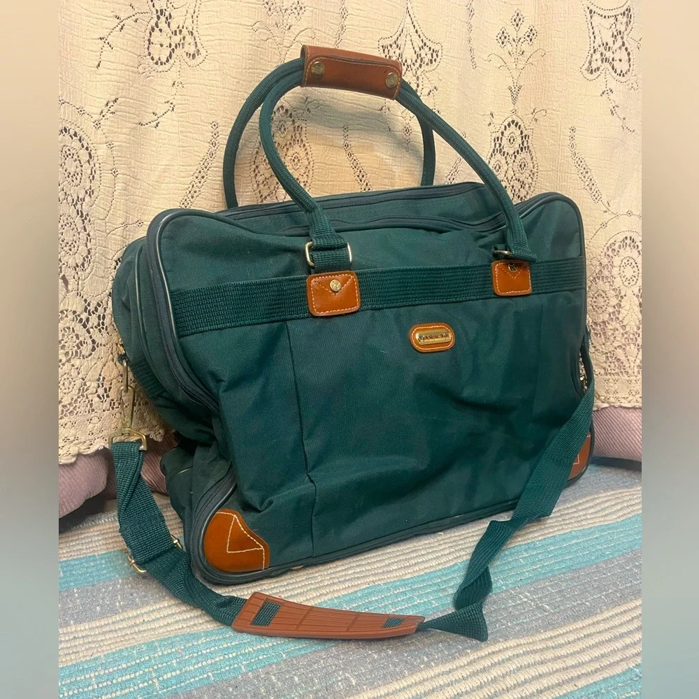 Jaguar: vintage duffle with faux leather details